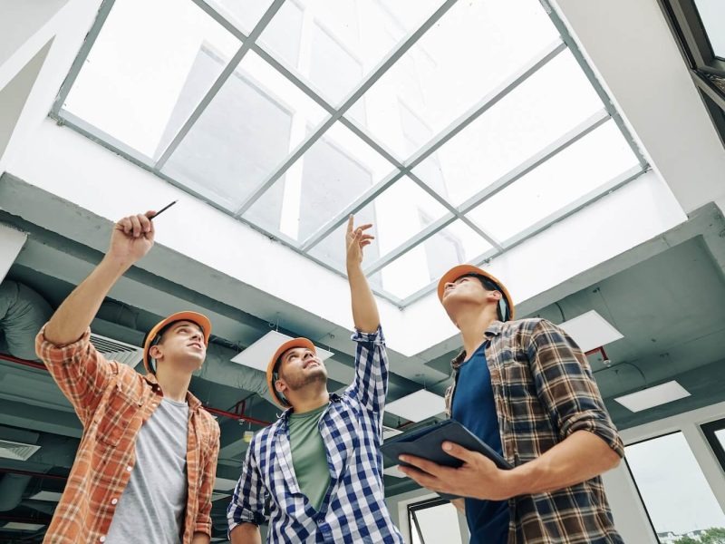 imgi_9_engineers-discussing-old-massive-roof-window-1-q3t8lb28qoq4z0vchfk3k7u1echj7jlb5z162g07sg